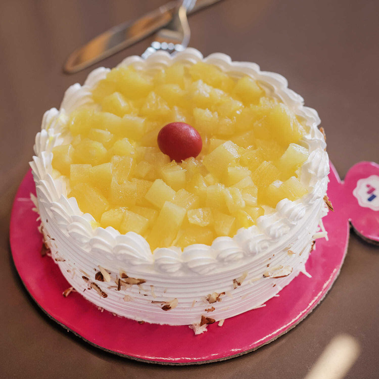 Fresh Pineapple Cream Cake